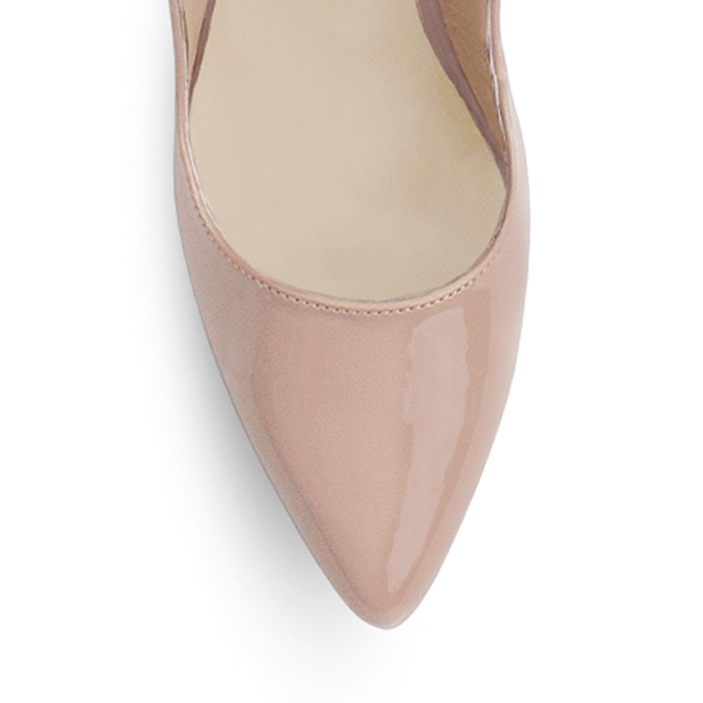 Vista de material charol en zapatilla maquillaje para mujer con punta fina pulsera ajustable al tobillo y tacón delgado de 9cm