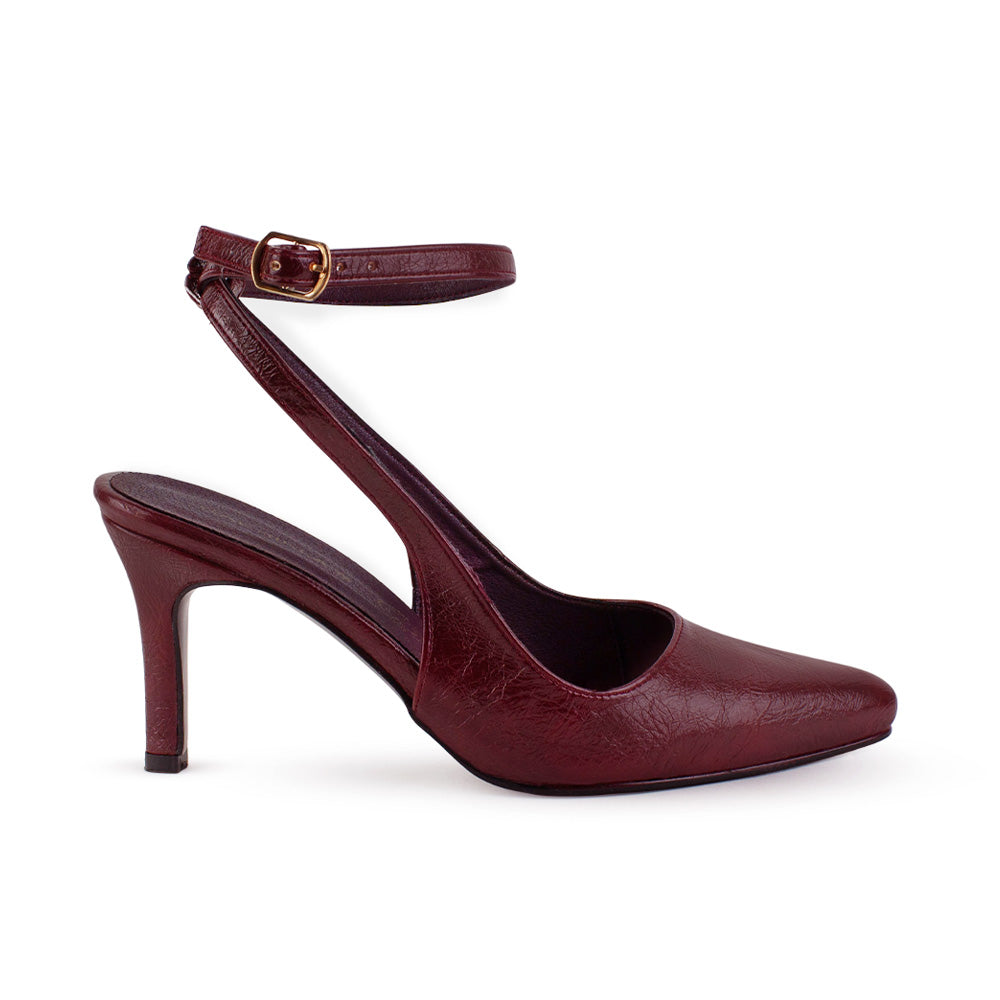 Vista lateral de zapatilla vino para mujer con pulsera ajustable punta fina  y tacón delgado medio de 9cm
