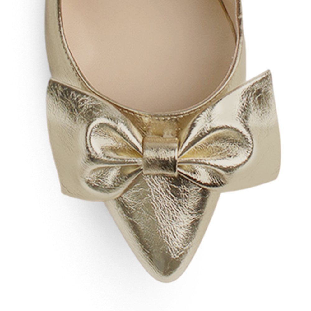 Vista de material sintético en zapatilla destalonada tipo stiletto para mujer con moño en punta fina cerrada de tacón delgado de 8cm en color dorado