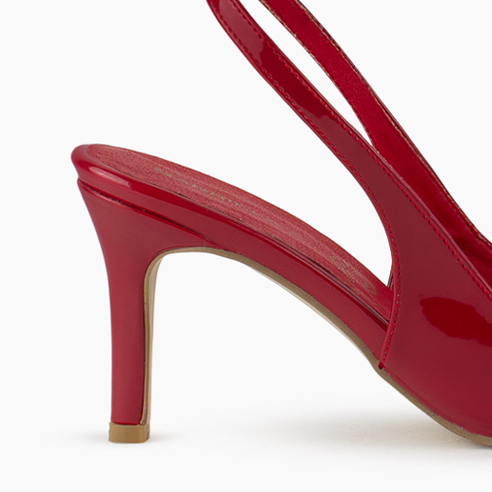 Vista trasera de tacón delgado de 9cm en zapatilla destalonada para mujer con  pulsera ajustable al tobillo en color rojo