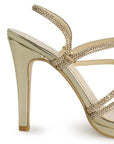 Vista trasera de tacón medio de 10cm en zapatilla con pedreria brillante para mujer en color oro