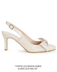 Vista superior de zapatilla beige destalonada para mujer con un moño en punta fina cerrada y tacón delgado de 8cm tipo stiletto 