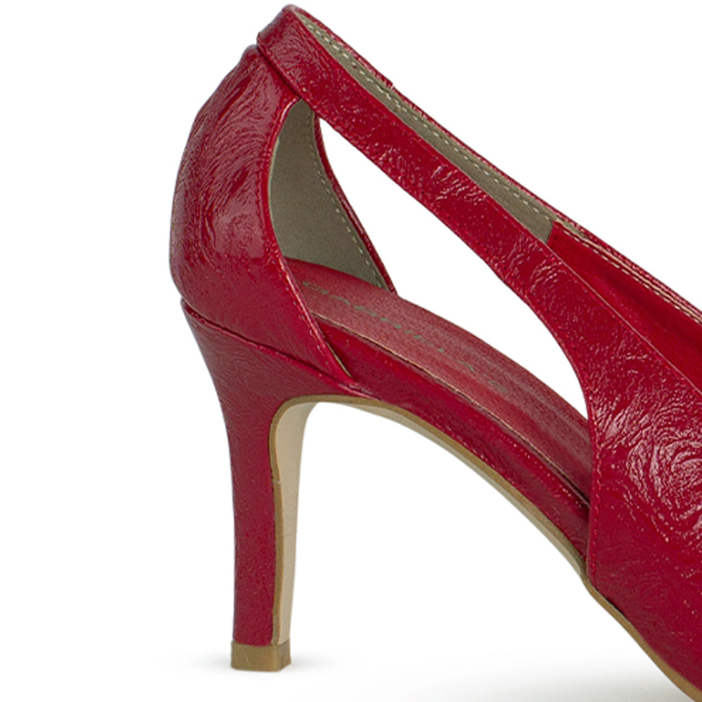 vista trasera del tacón medio 8 cm en las zapatillas rojas para dama con moño