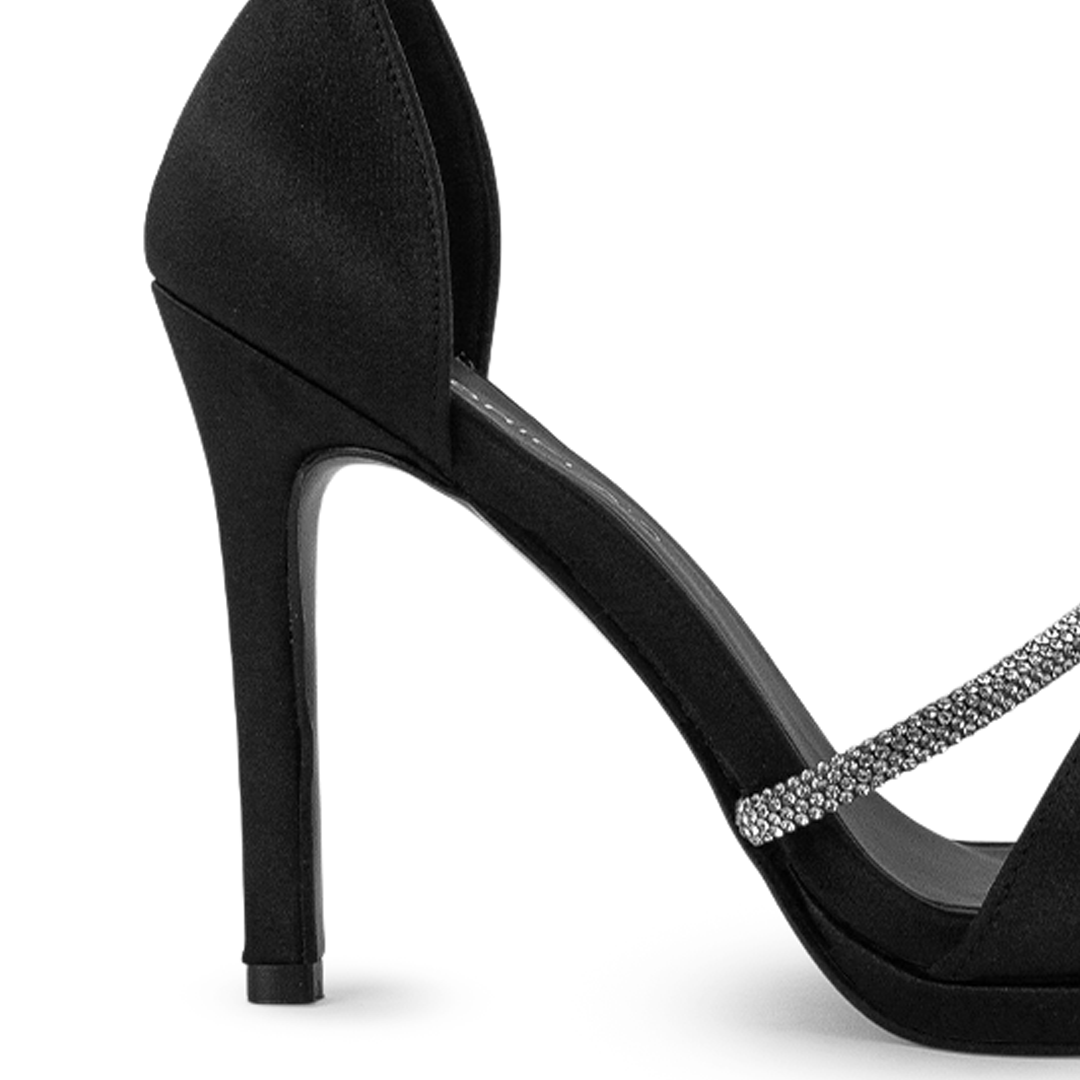 vista trasera del tacón medio 10 cm en zapatillas negras de fiesta para dama con pulsera ajustable al tobillo 