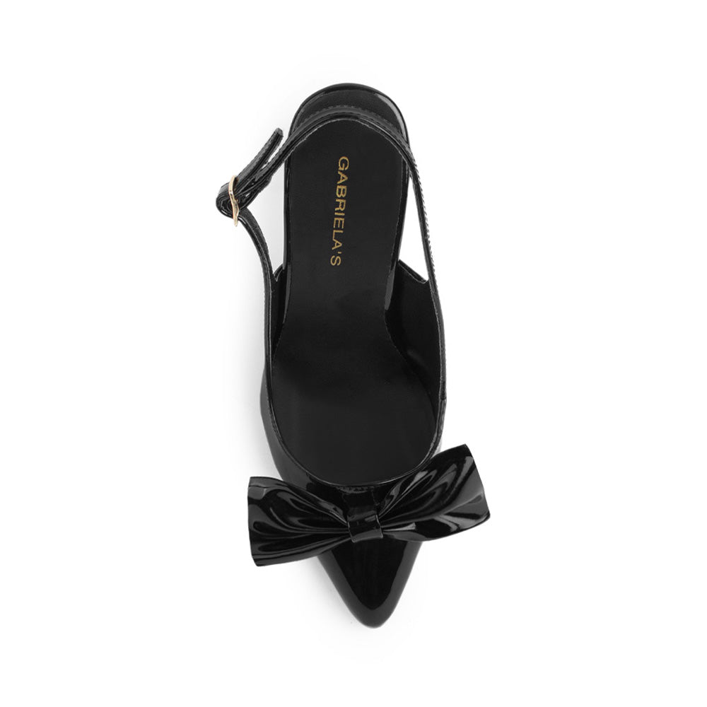 Vista superior de zapatilla negra destalonada tipo stiletto para mujer con punta fina cerrada y moño elegante