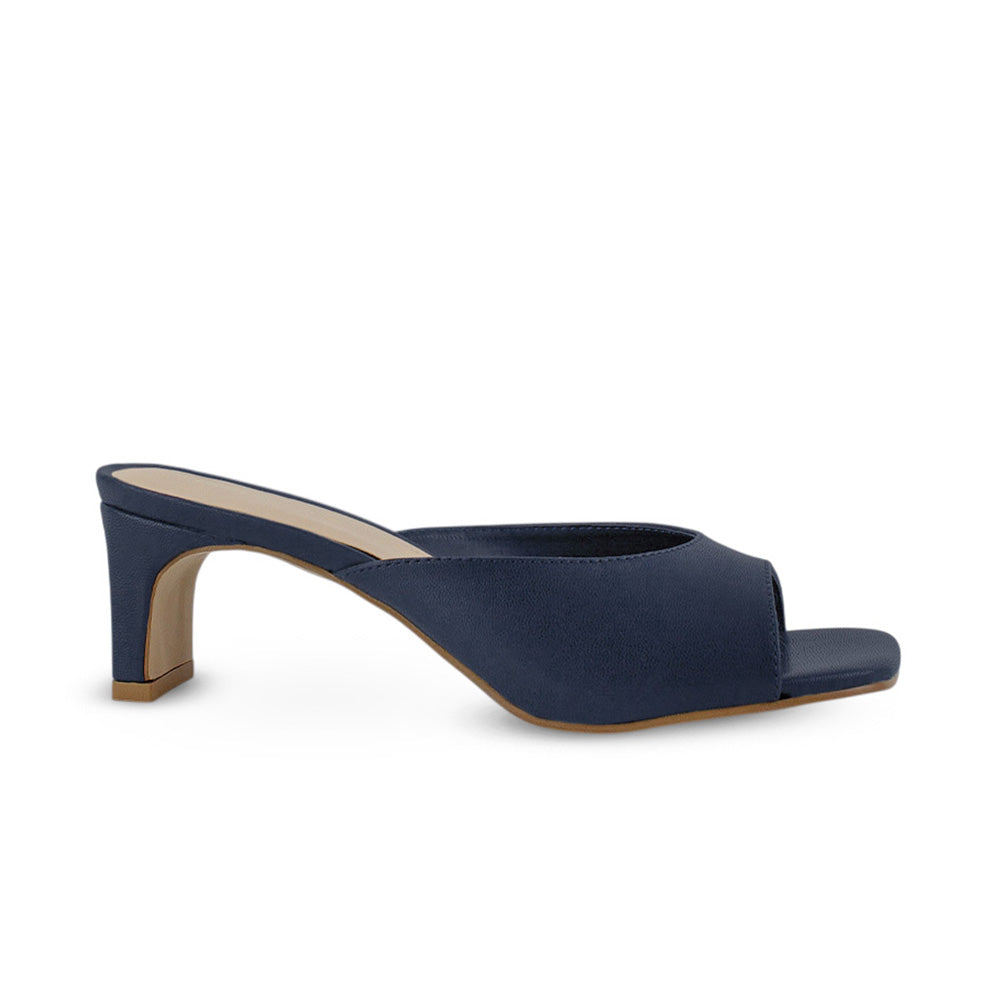 Vista lateral de zapatilla azul para mujer de meter con punta cuadrada y tacón bajo de 6cm