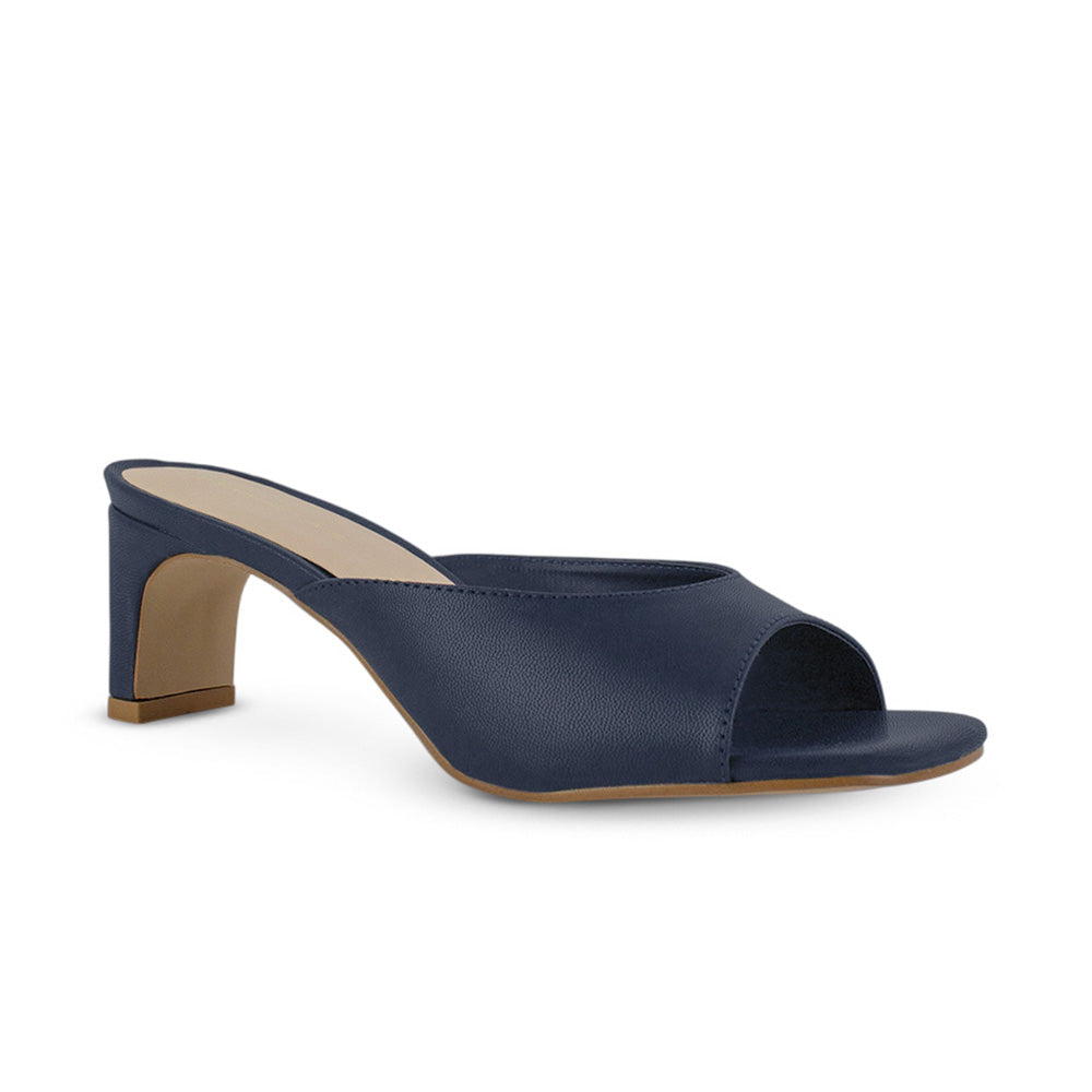 Vista diagonal de zapatilla azul de meter para mujer con punta cuadrada abierta y tacón bajo de 6cm