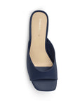 Vista superior de zapatilla azul para mujer de diseño descubierto con punta cuadrada abierta de meter