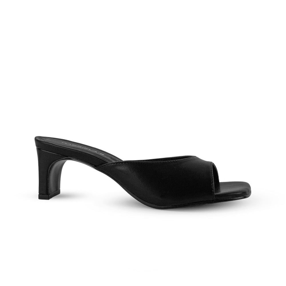 Vista lateral de zapatilla negra para mujer de meter con punta cuadrada y tacón bajo de 6cm