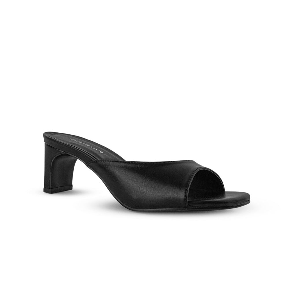 Vista diagonal de zapatilla negra de meter para mujer con punta cuadrada abierta y tacón bajo de 6cm