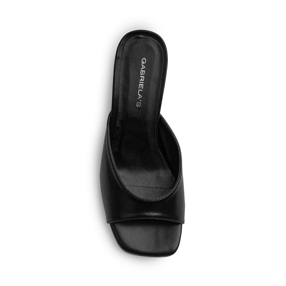 Vista superior de zapatilla negra para mujer de diseño descubierto con punta cuadrada abierta de meter