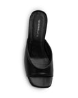 Vista superior de zapatilla negra para mujer de diseño descubierto con punta cuadrada abierta de meter