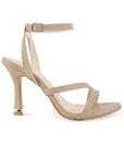Vista lateral de zapatilla nude para dama con tiras delgadas y tacón medio 10cm 