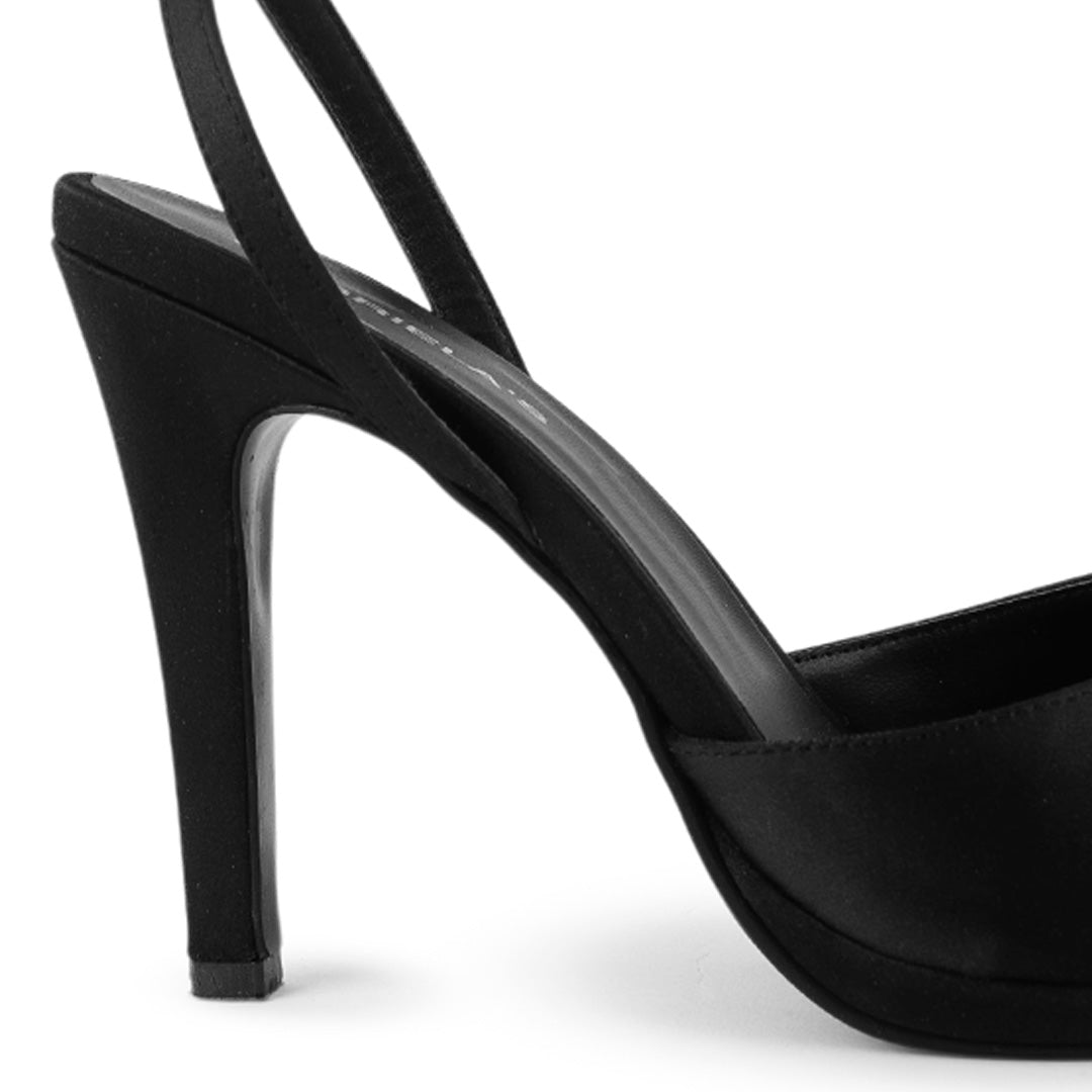 Vista trasera del tacón alto 11 cm en zapatilla negra con pulsera ajustable y plataforma para dama 