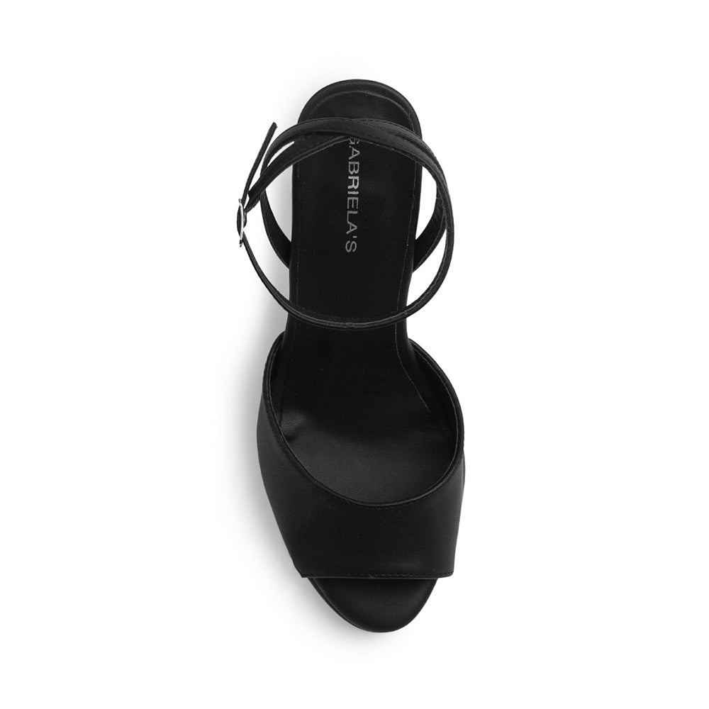 Vista superior de zapatilla negra para dama con punta abierta pulsera ajustable y tacón alto 11cm 