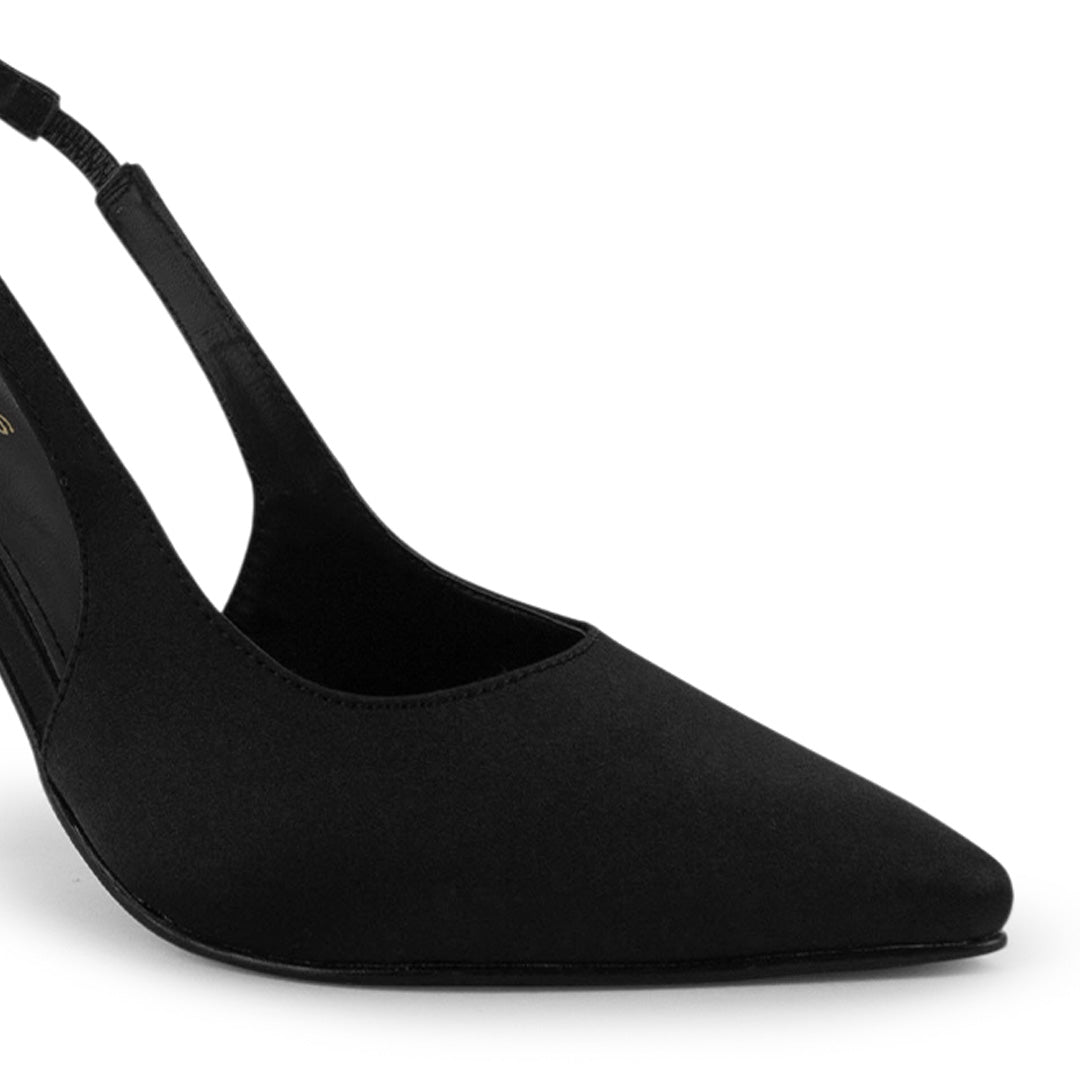 detalle del material shantung en las zapatillas negras para dama destalonadas con ajuste elástico y tacón alto 11 cm