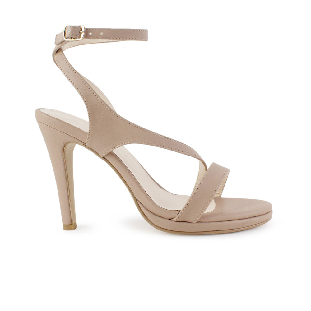 Vista lateral de zapatillas nude para mujer con pulsera de tacón alto 11cm