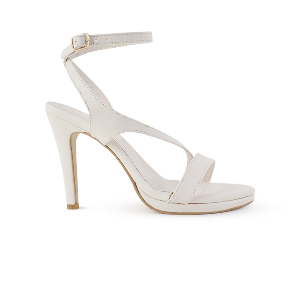 Vista lateral de zapatillas beige para mujer con pulsera de tacón alto 11cm