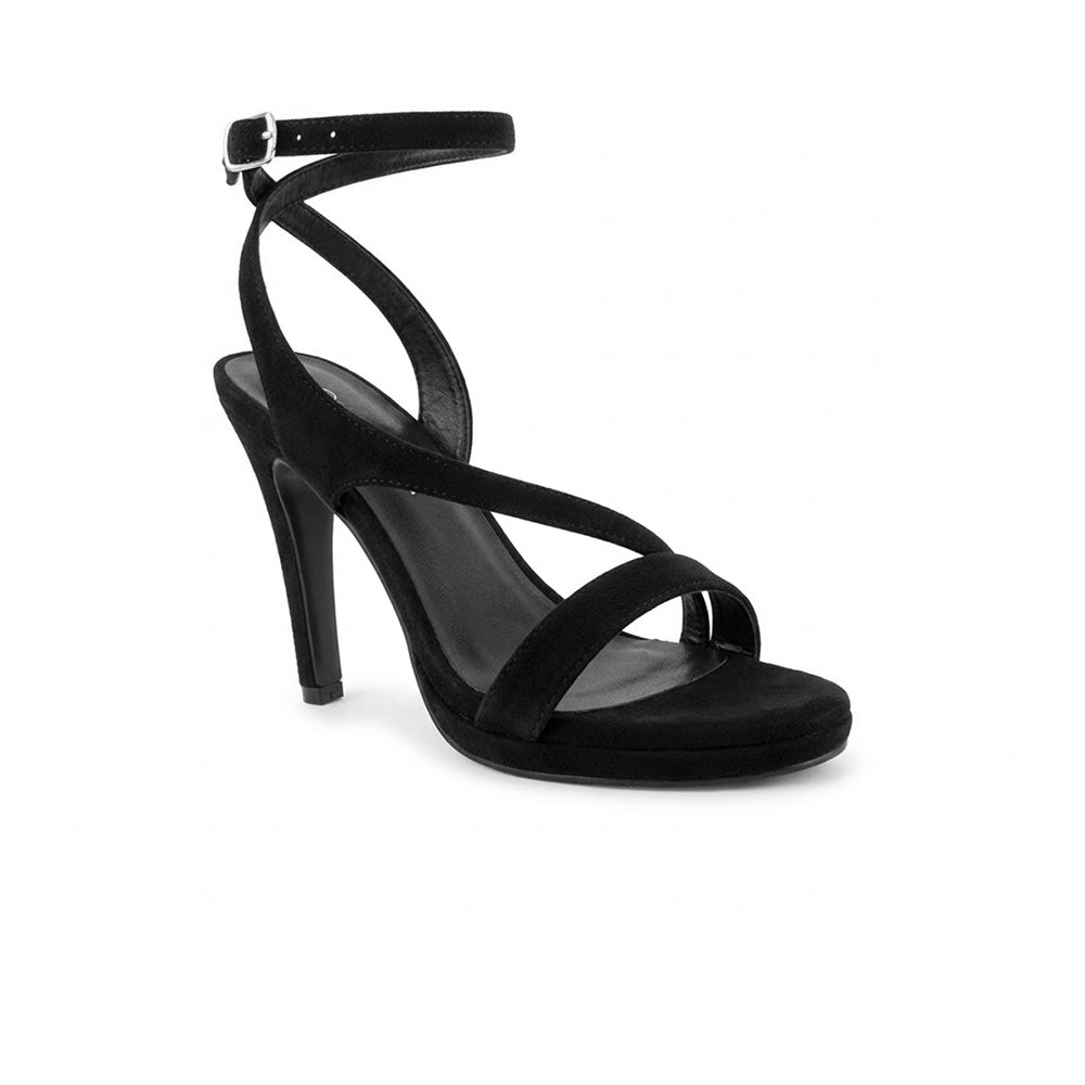 Vista diagonal de zapatillas negras con pulsera para mujer de tacón delgado de 11cm