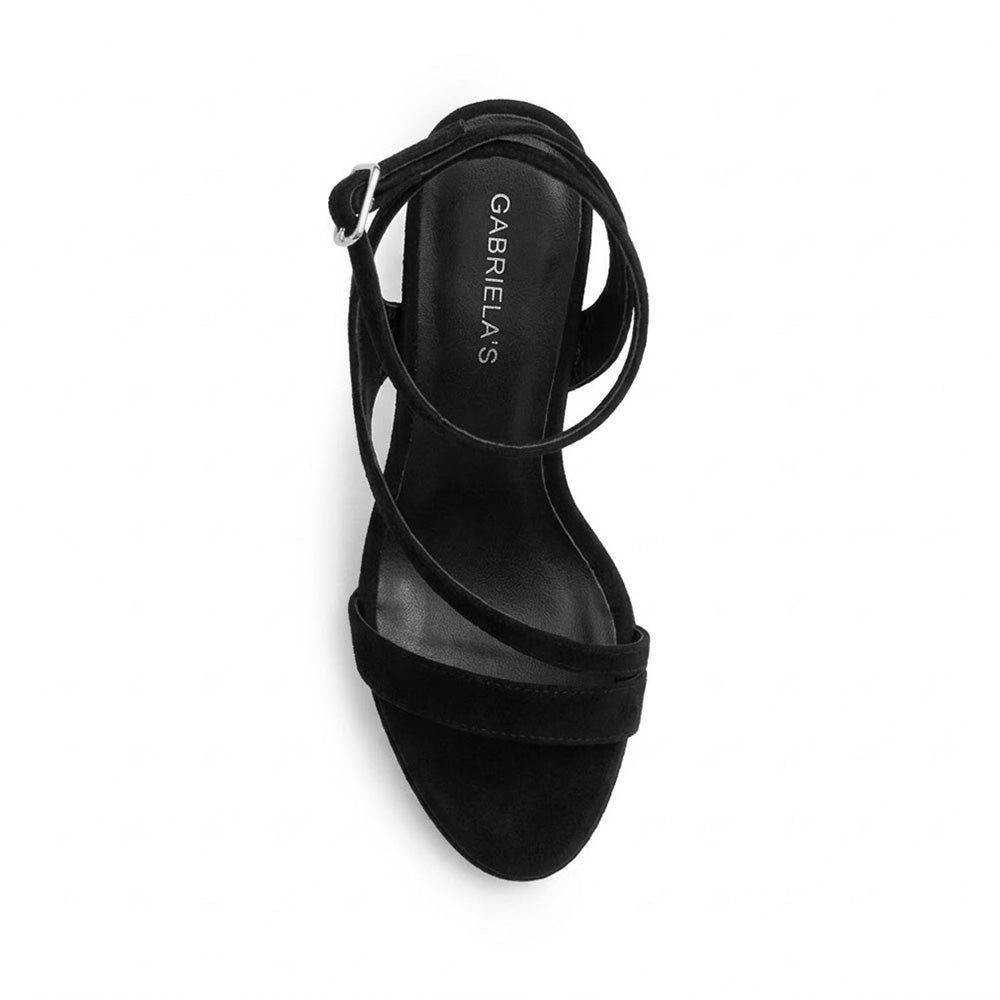 Vista superior de zapatillas negras con tiras cruzadas y pulsera ajustable al tobillo para mujer 