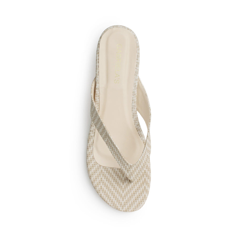 Vista superior de zapatilla en diseño descubierto para mujer con punta redonda de pata de gallo de meter en color beige