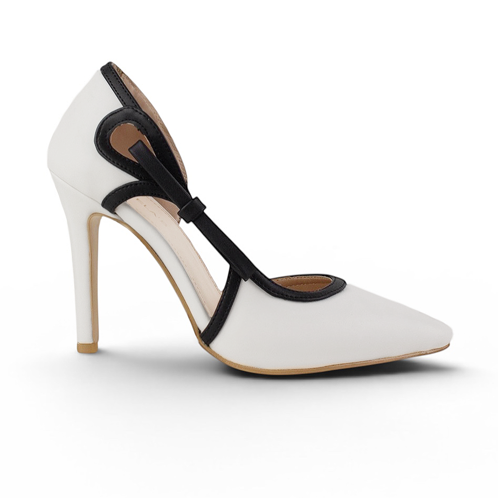 Vista lateral de zapatilla beige con negro punta fina para mujer con tacón delgado y moño lateral