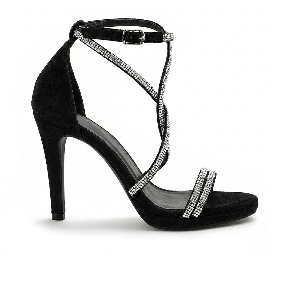 Vista lateral de zapatilla negras para mujer de diseño descubierto con tiras de pedrería pulsera ajustable y tacón delgado de 10cm