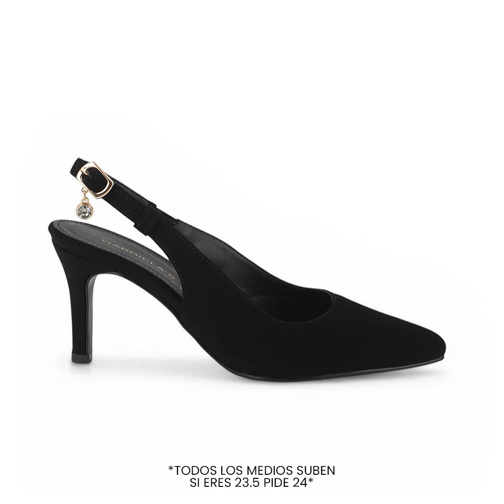 Vista lateral de zapatilla negra stiltto con dije colgante de cristal destalonadas y tacón medio 9cm