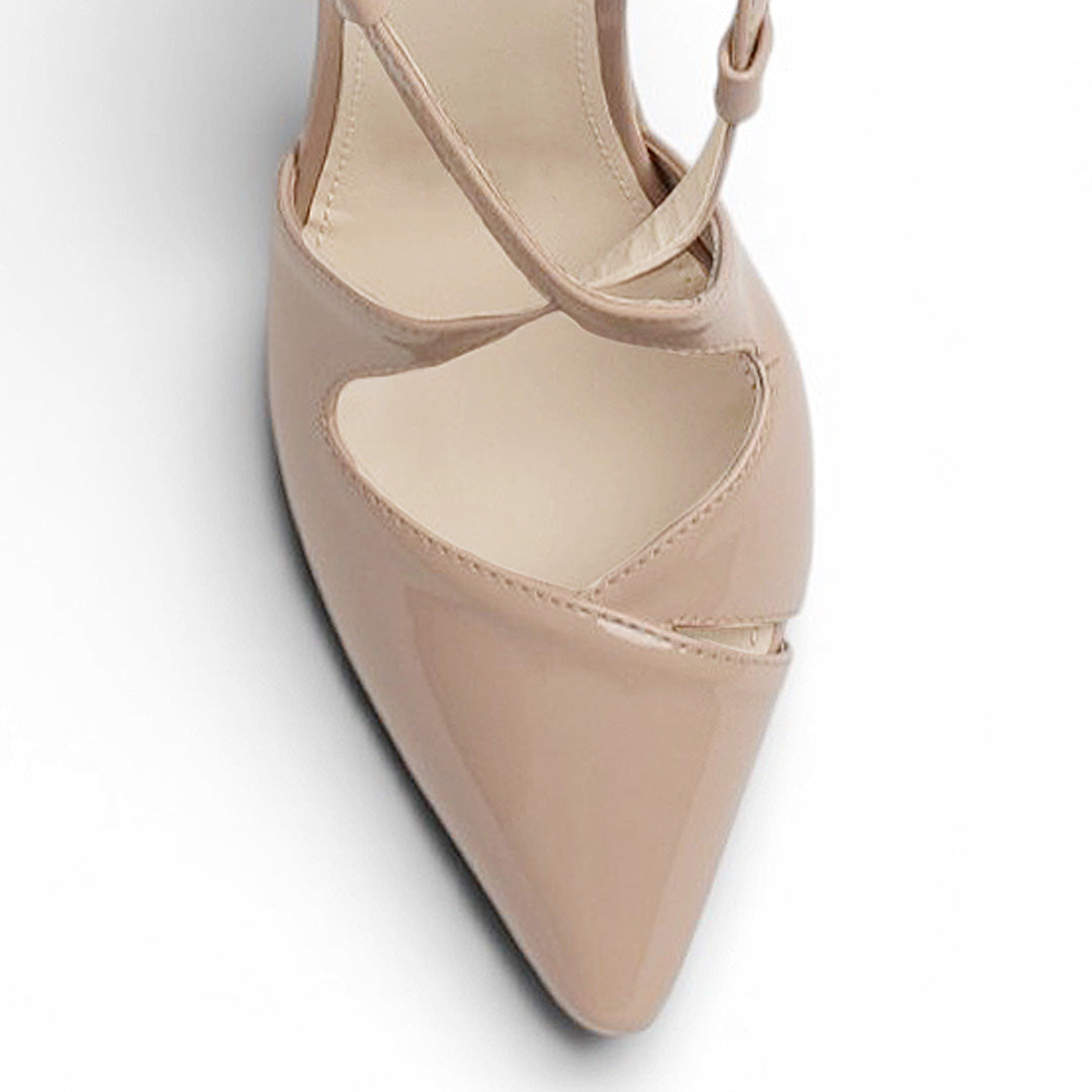 vista del detalle en la punta fina de las zapatillas nude stiletto con tacón alto 11 cm