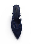 vista superior de zapatilla azul para mujer con tiras cruzadas y punta cerrada de diseño destalonado