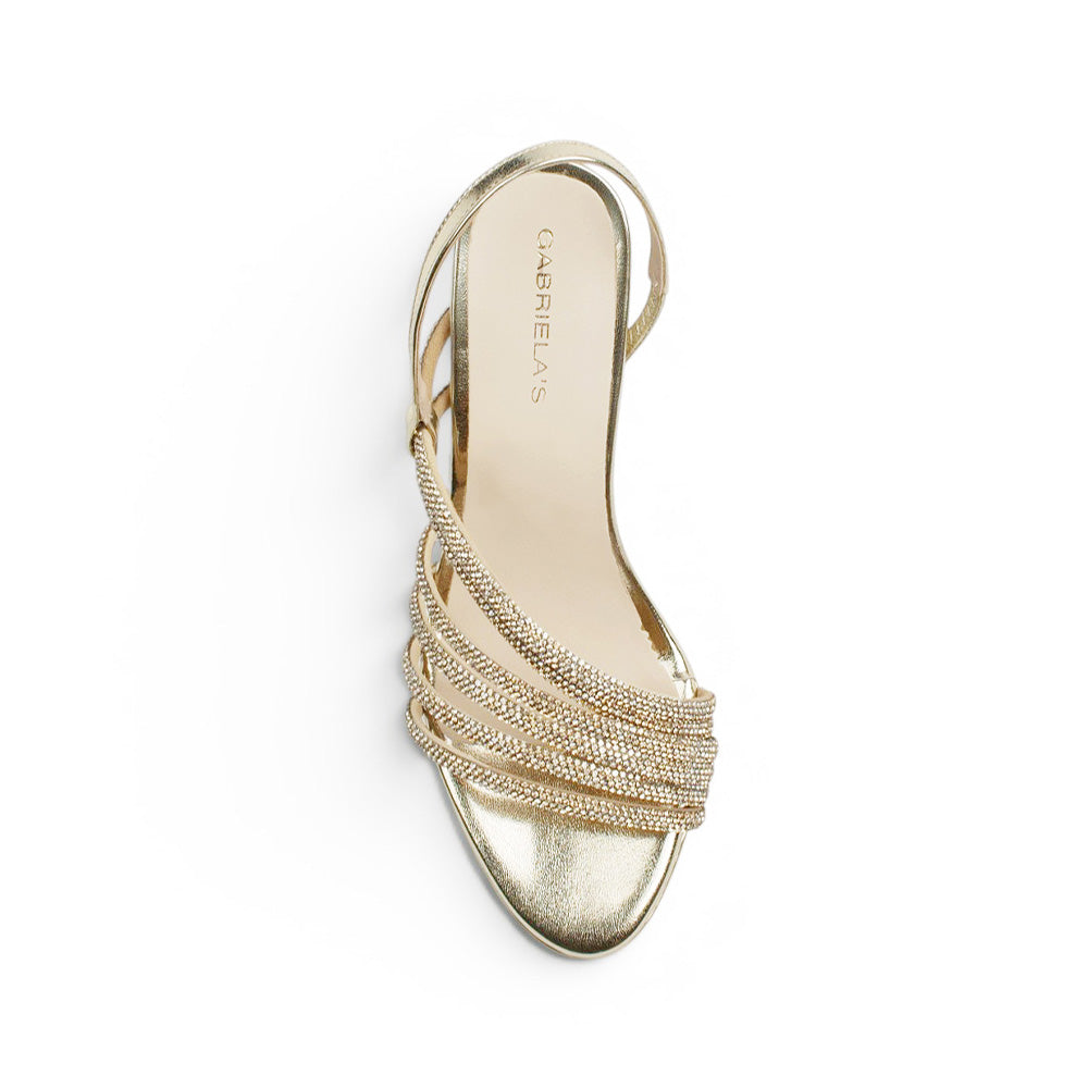 Vista superior de zapatilla de diseño descubierto para mujer con pedrería y tacón delgado de 8cm en color dorado