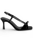Vista lateral de zapatilla negra para mujer de punta cuadrada con moño y tacón de 8cm