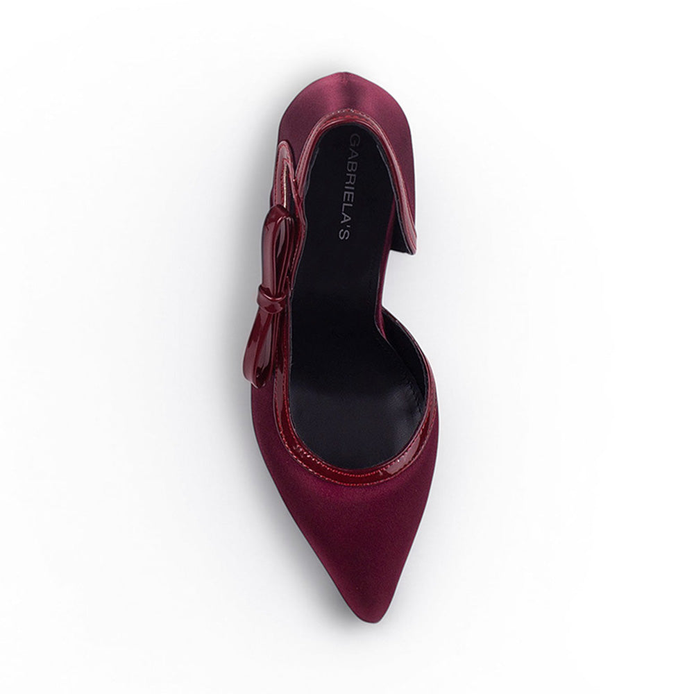 Vista superior de zapatilla vino para mujer con punta fina y moño lateral tipo stiletto