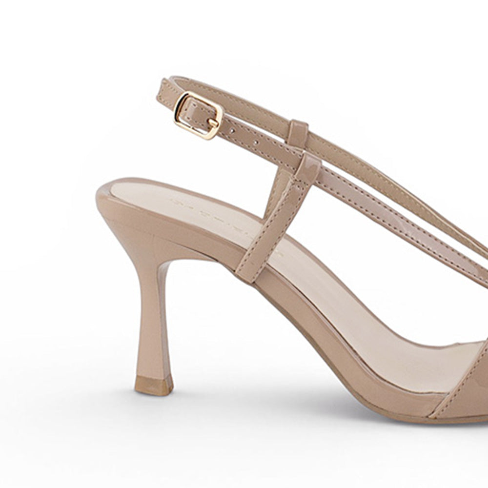 Vista trasera de tacón delgado de 8cm en zapatilla nude para mujer con correa ajustable de diseño descubierto