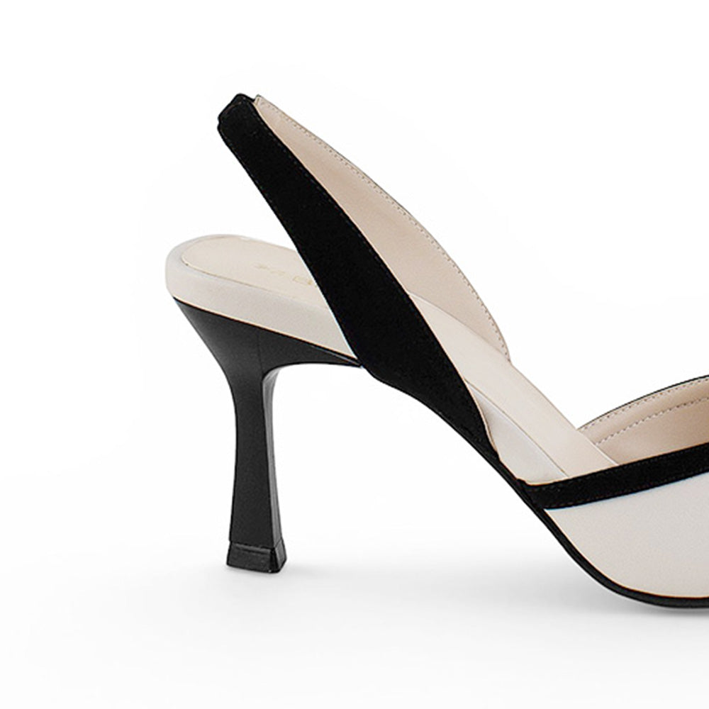 Vista trasera del tacón medio 8cm en zapatilla beige con negro para dama de punta abierta 