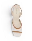 Vista superior de zapatillas beige con naranja para dama con punta abierta y tacón medio 8cm