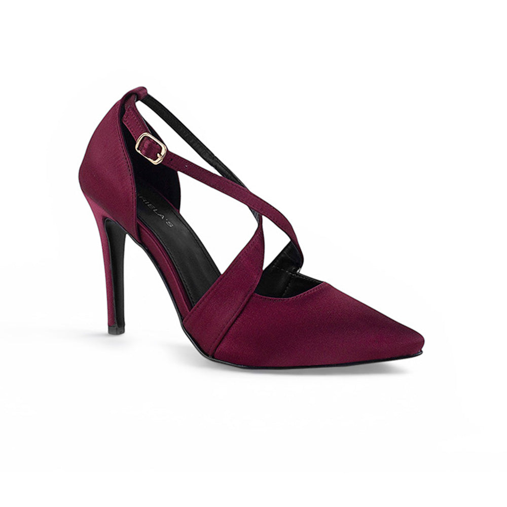 Vista diagonal de zapatilla vino para mujer tipo stiletto con tiras cruzadas punta cerrada y tacón delgado medio de 10cm