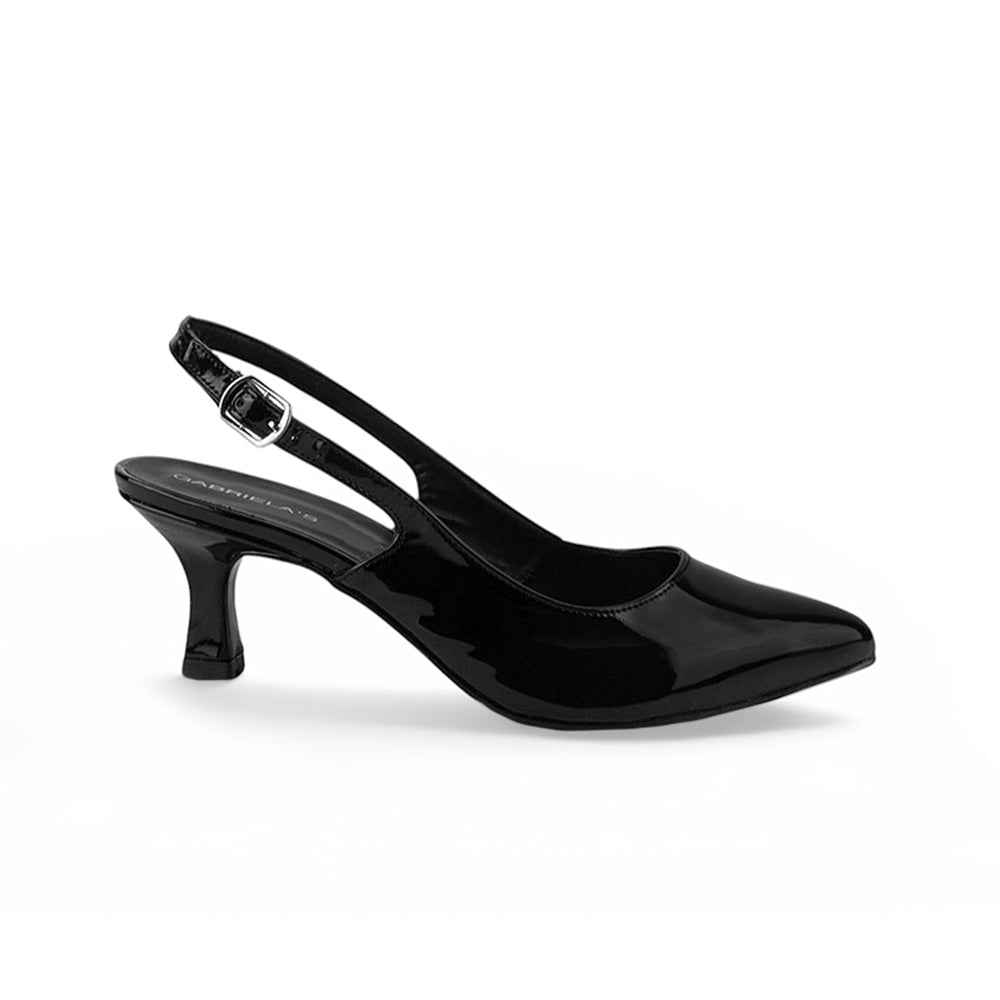Vista lateral de zapatilla negra para mujer con talón descubierto punta fina cerrada y tacón medio de 7cm