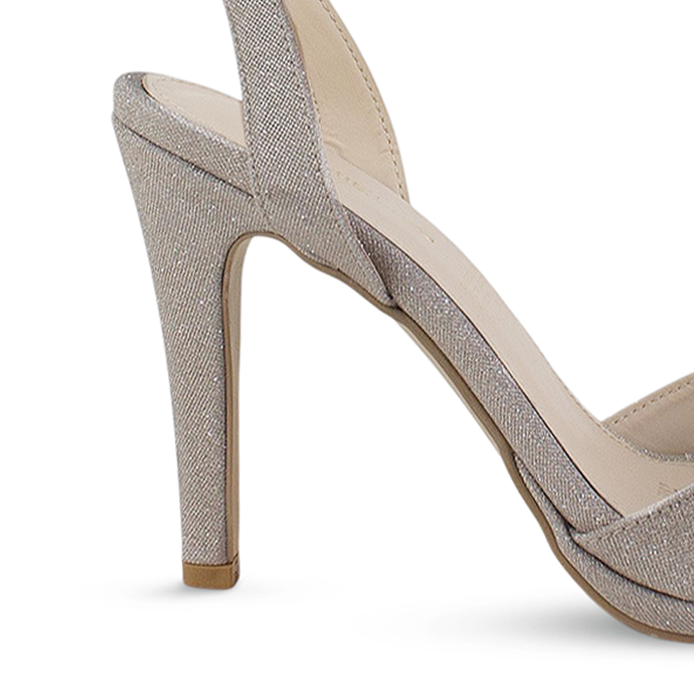 Vista trasera del tacón alto 11 cm en zapatilla plateada con pulsera ajustable y plataforma para dama 