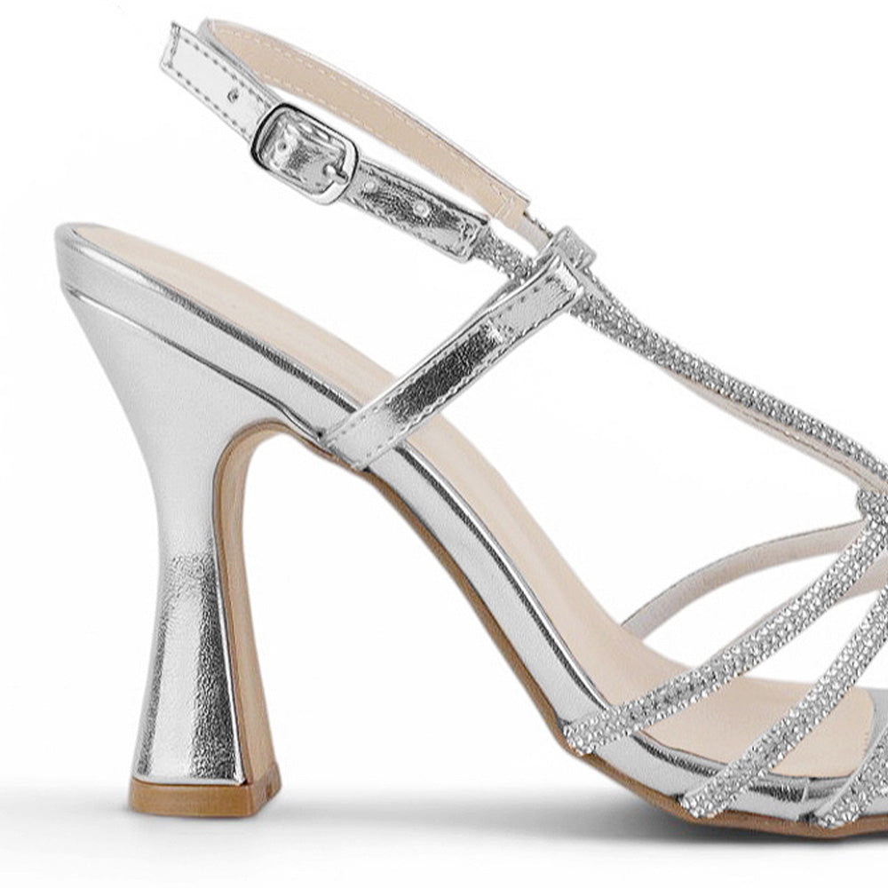 Vista trasera de tacón alto de 11cm en zapatilla plateada para mujer con pulsera al tobillo ajustable 