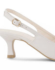 vista trasera del tacón medio 7cm en zapatillas beige para dama 