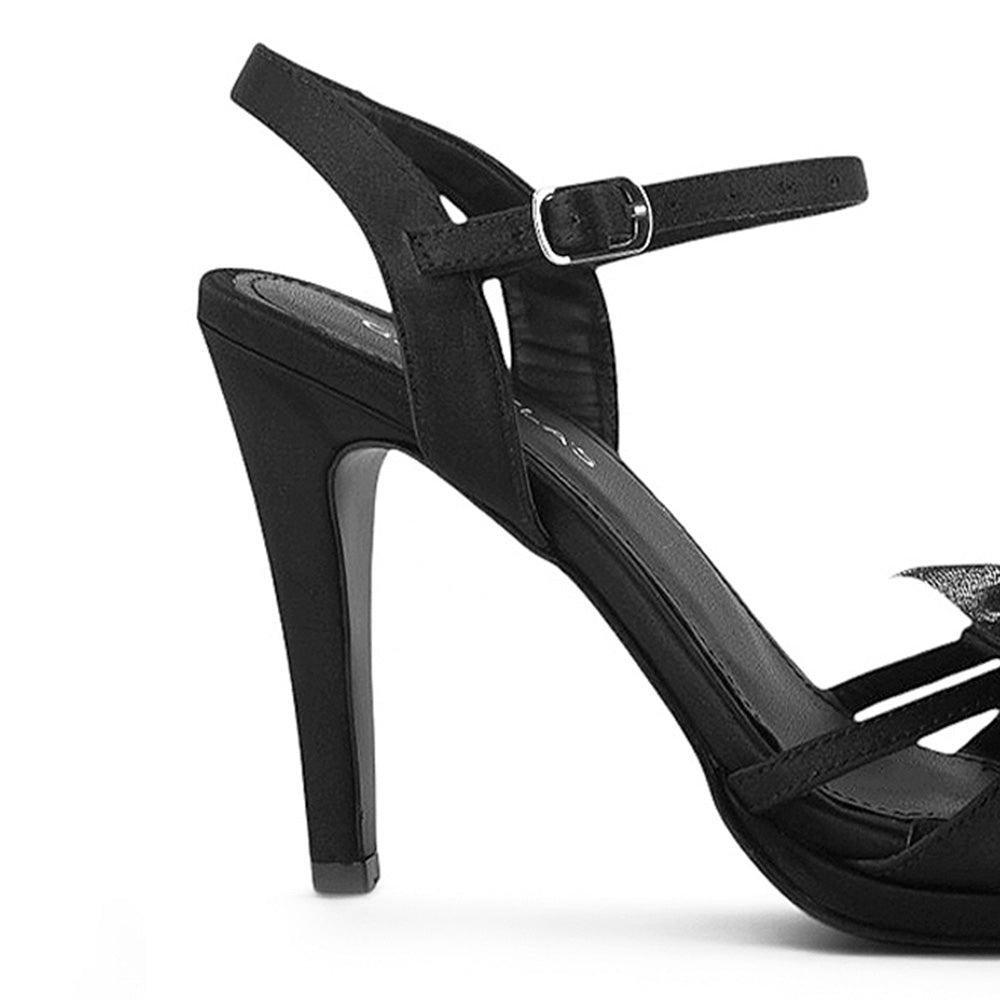 vista trasera del tacón alto 11cm en zapatillas negras para dama con pulsera al tobillo