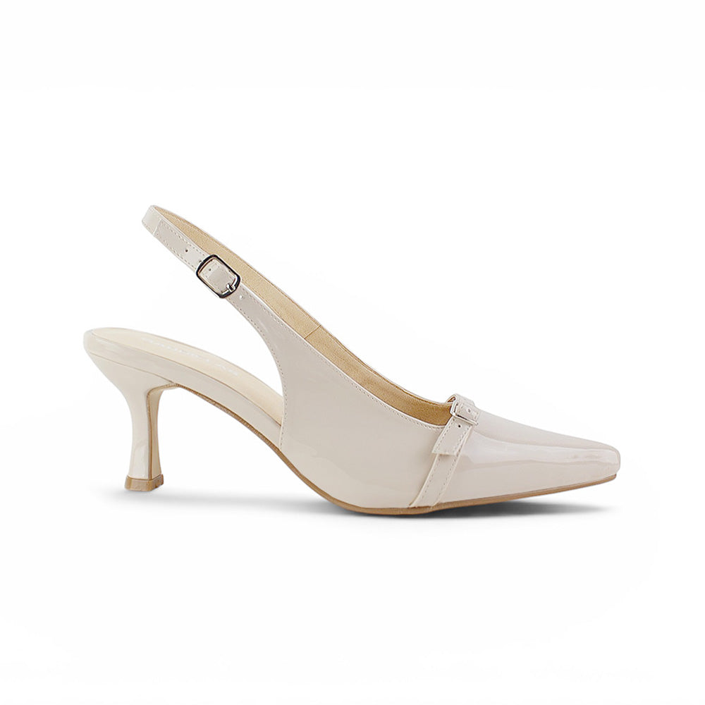 vista lateral de zapatillas beige de charol para dama con tacón medio 7cm y talón descubierto 
