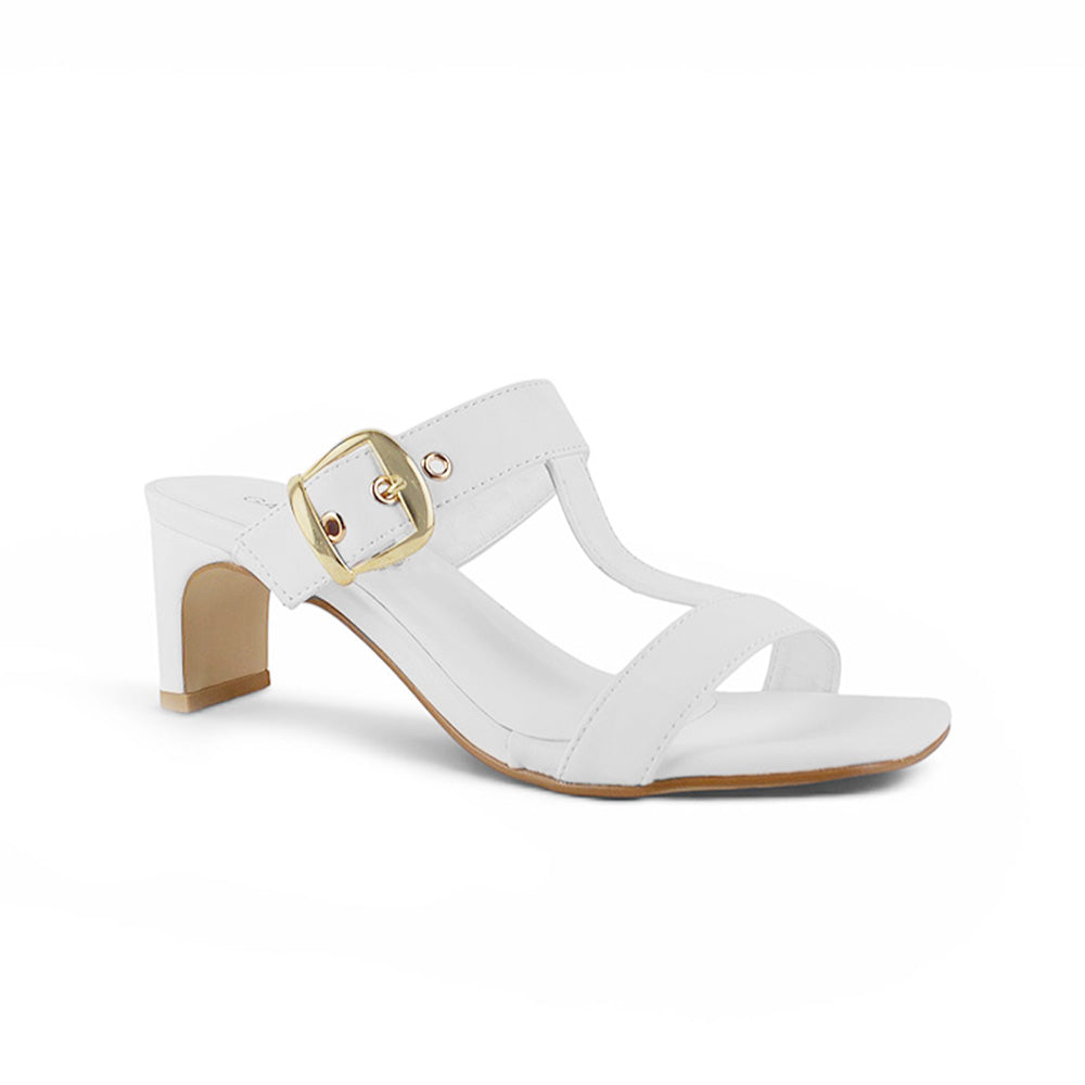 vista diagonal de zapatillas blancas con tacón bajo 5cm para dama 