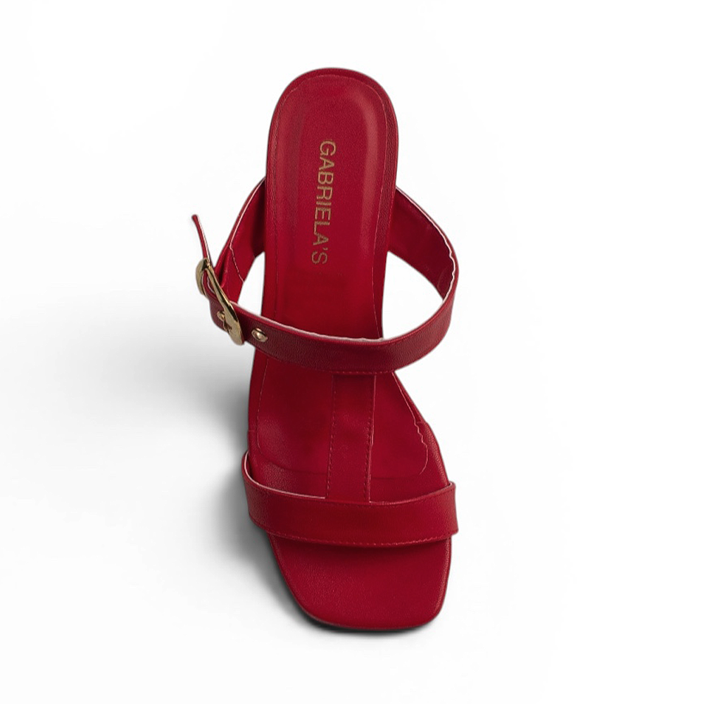 vista superior de zapatillas rojas con hebilla dorada en tiras gruesas para dama 