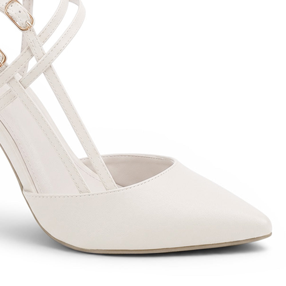 detalle del material sintético en zapatillas beige stiletto para dama con tacón alto 11cm