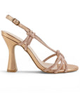 vista lateral de zapatillas oro rosado para dama con tiras cruzadas y tacón alto 11cm