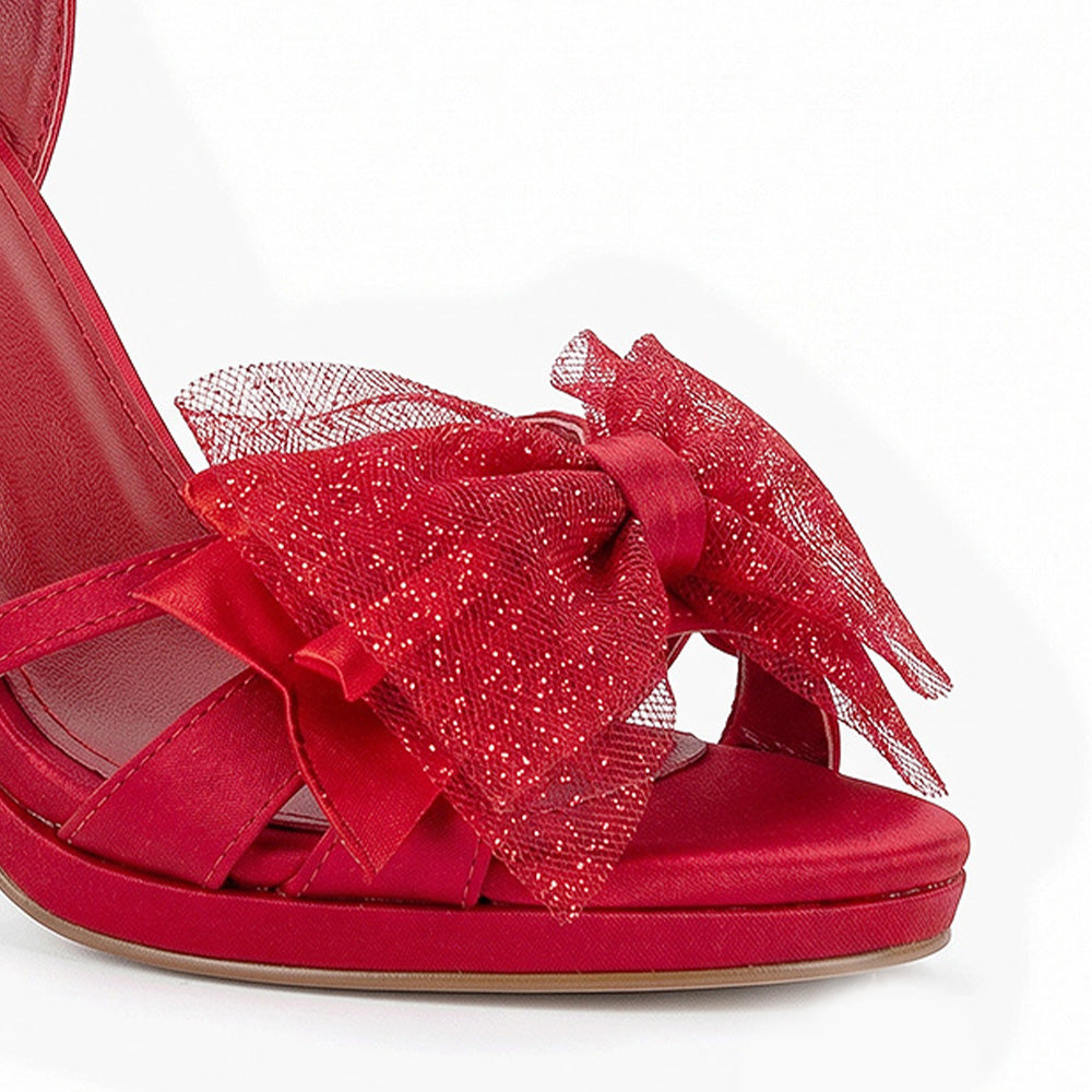 detalle del material shantung en zapatillas rojas para dama con tacón alto 11cm 