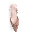 Vista superior en la zapatilla oro rosa de pedrería con moño, punta fina y tacón medio 8 cm para dama  