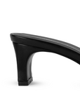 Vista trasera de tacón 6cm en zapatilla negra para mujer de meter con herraje y punta cuadrada abierta